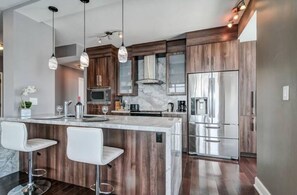 Cookware/dishes/utensils