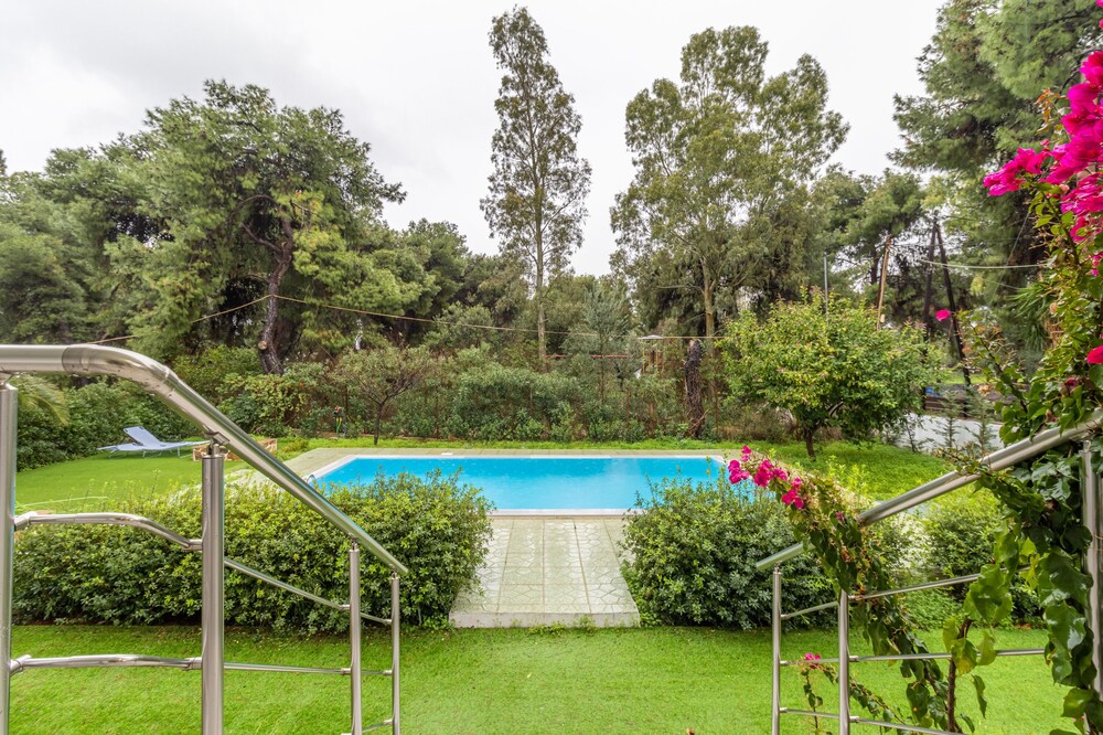 Marvelous, Secluded Villa, Kavos-3 Min from the beach