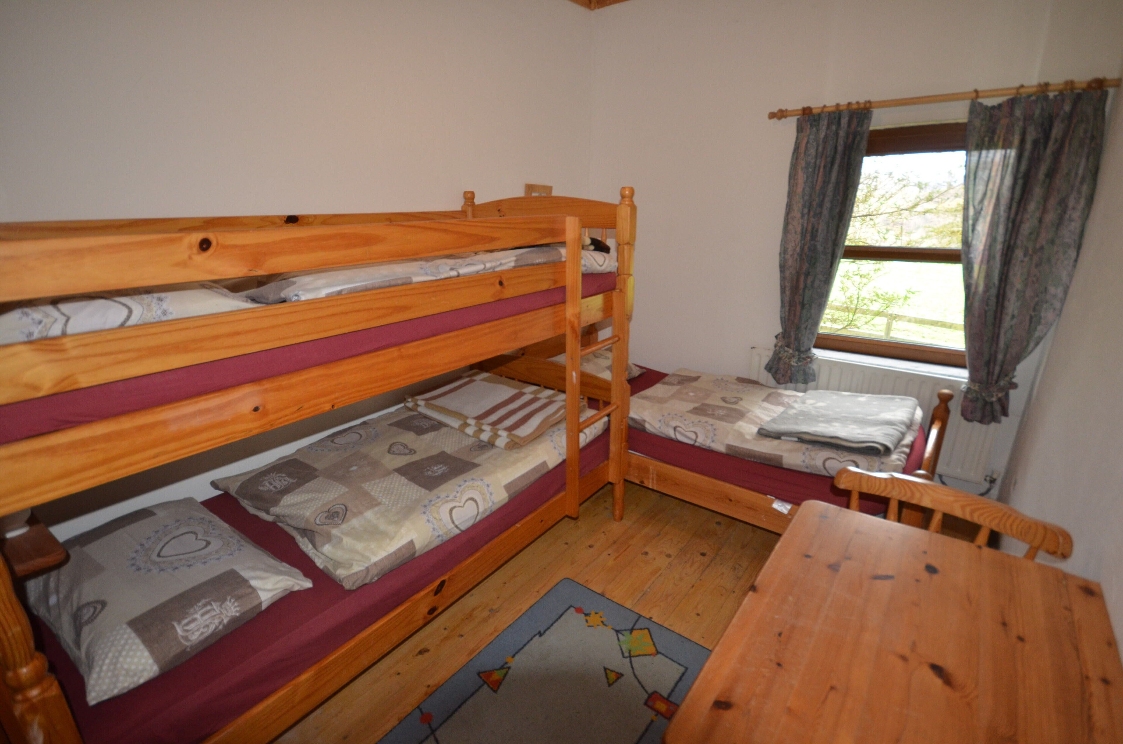 Holiday home for up to 6 people on Lough Allua, West Cork