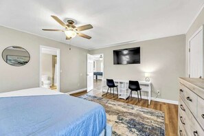 4 Schlafzimmer, Schreibtisch, Bügeleisen/Bügelbrett, Reisekinderbett