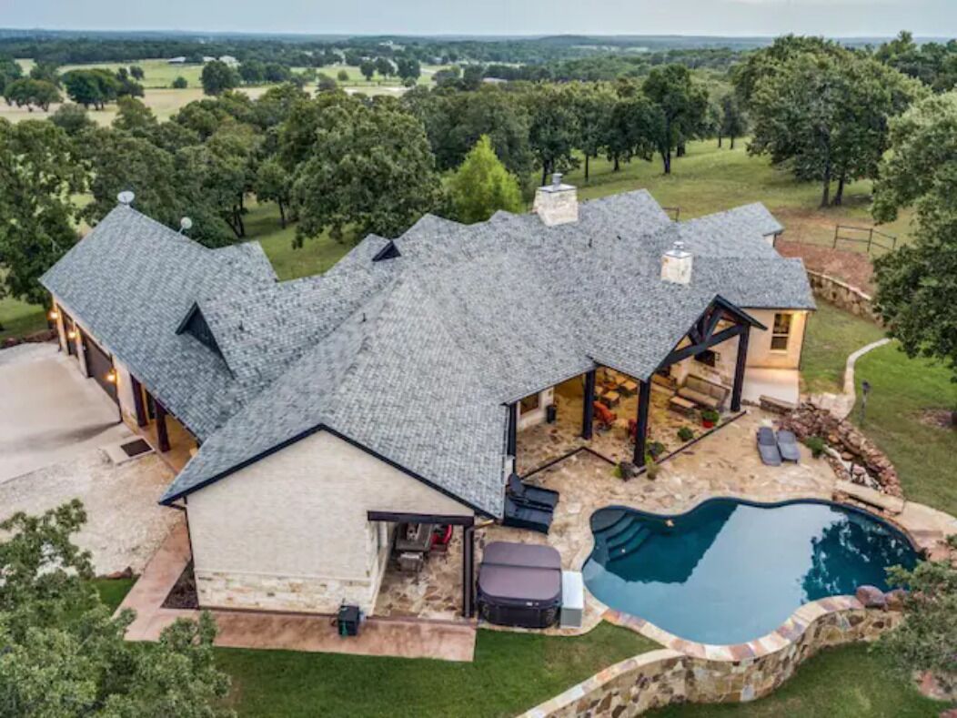 A lovely Hilltop Ranch House in Valley View for an ideal getaway!