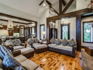 Smart TV, fireplace, books - Hilltop Ranch-Pool (Valley View)