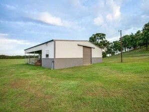 Exterior - Hilltop Ranch-Pool (Valley View)
