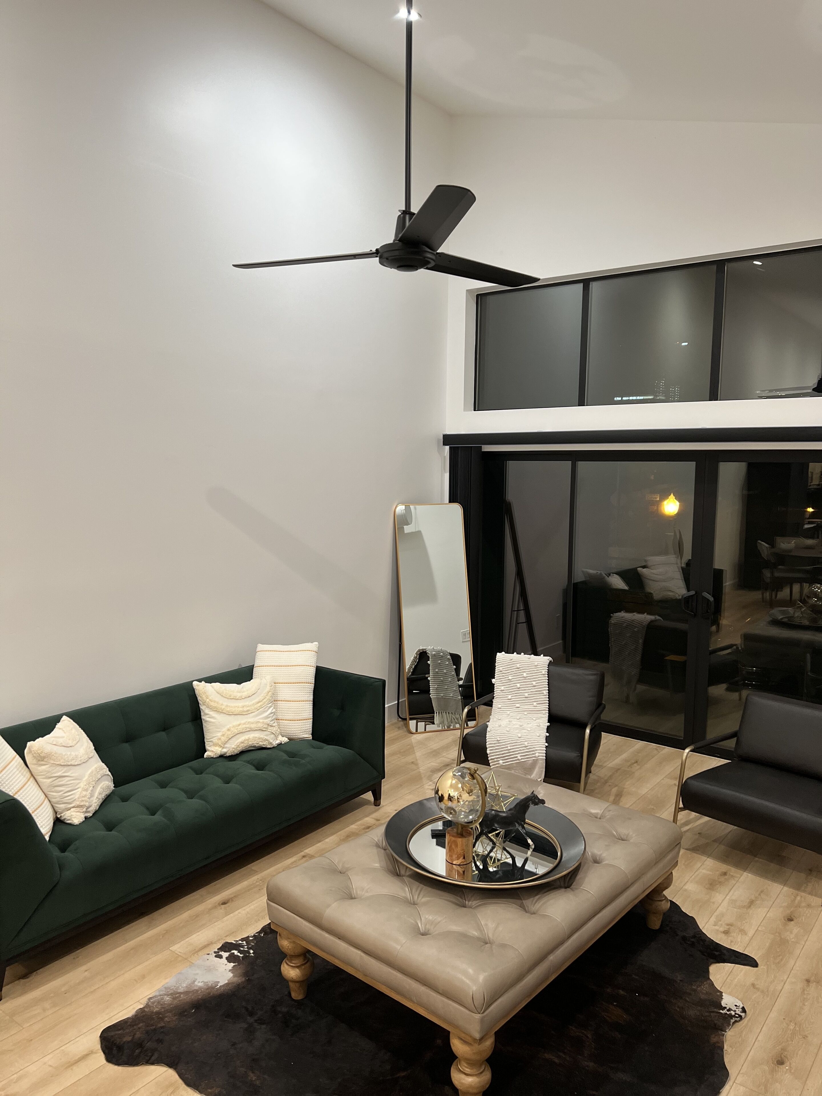 Luxury 2 Bd!! Privacy and Convenience Near Downtown with Great Skyline Views!!