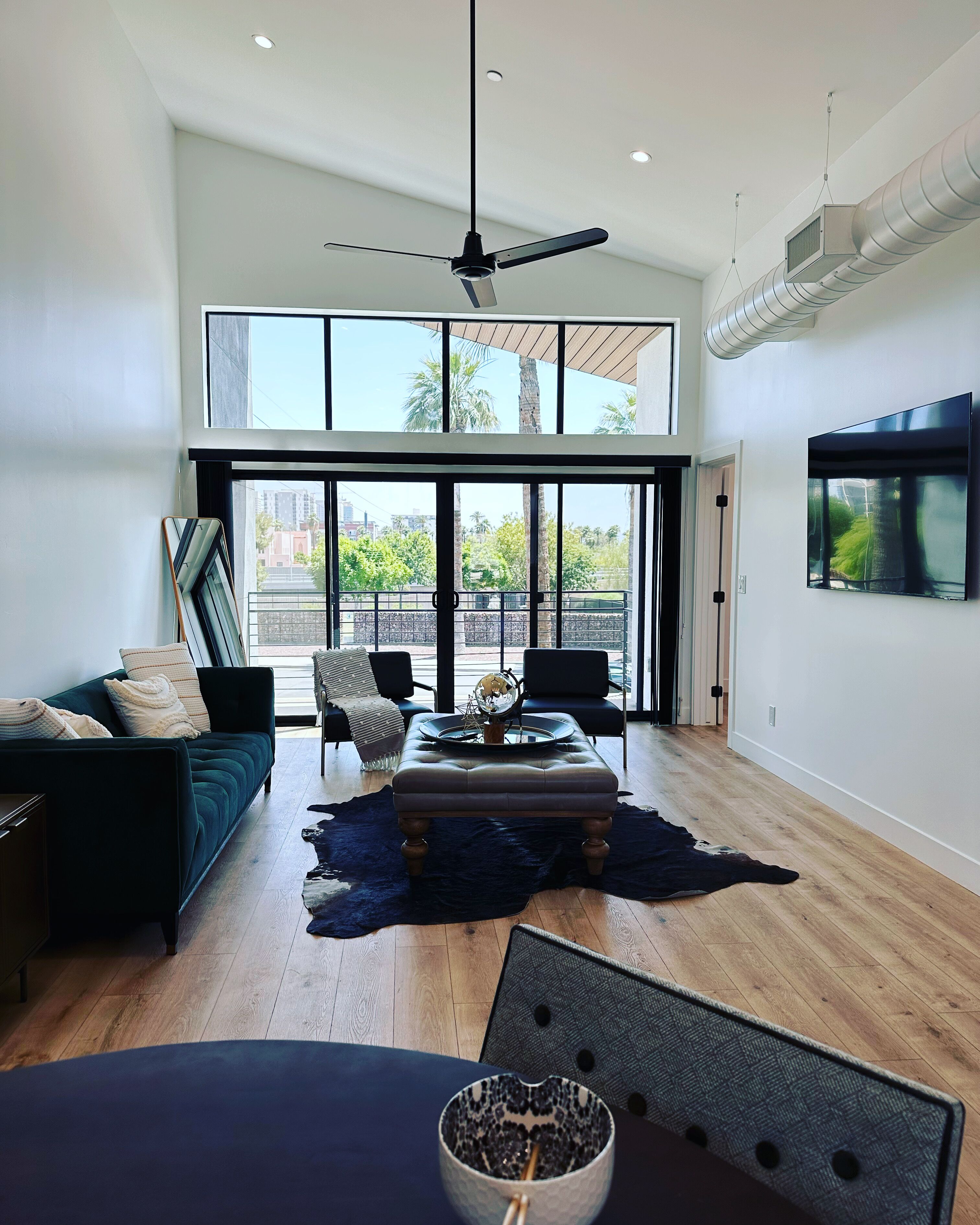 Luxury 2 Bd!! Privacy and Convenience Near Downtown with Great Skyline Views!!