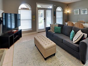 House, Multiple Beds, Jetted Tub, Pool View | Living area | 40-inch flat-screen TV with digital channels, TV