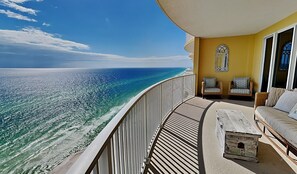 Appart'hôtel, plusieurs lits, balcon, vue océan (#2208) | Enceinte de l’hébergement