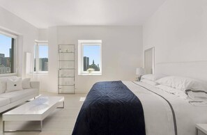 4 bedrooms, desk, iron/ironing board, travel cot - Luxury 4BRM 3 1/2 Bathrooms 2500 sqft Penthouse•Walk to Times Square (New York)