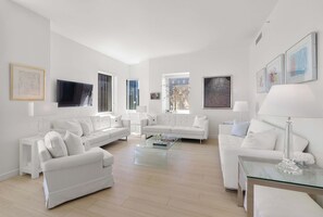 TV, offices - Corporate, Luxury 4 Bedroom 3 1/2 Bathrooms Penthouse Steps from Times Square Sleeps 8 (New York)