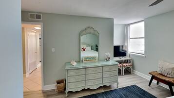 2 bedrooms, individually decorated, individually furnished, free WiFi