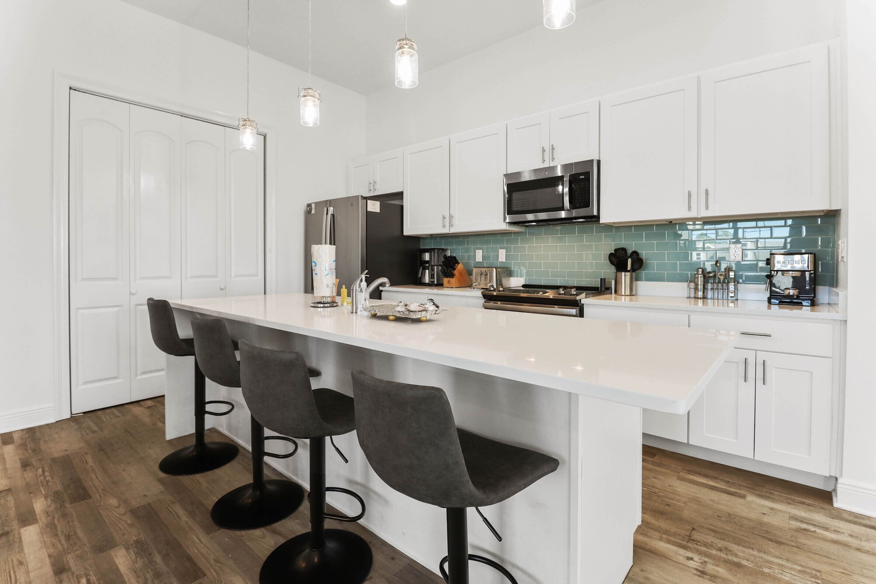 公寓客房, 多張床, 陽台 (#307 - Gulf Coast Time) | 私人廚房 | 電冰箱、微波爐、烤箱、爐台