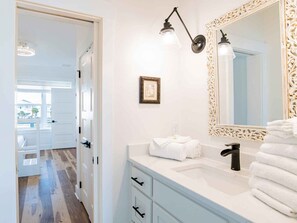 独立别墅, 多张床, 阳台 | 浴室 | 淋浴设施、免费洗浴用品、毛巾、卫生纸