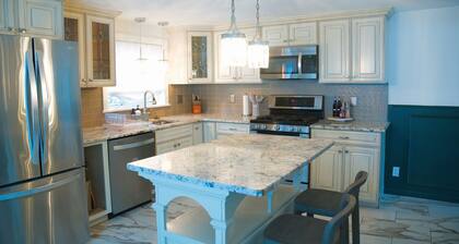 3BR/2BA Chic and Tranquil Magnolia House Near Boston