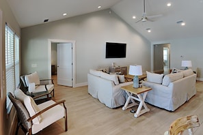 House, Multiple Beds, Patio, Pool View | Living area