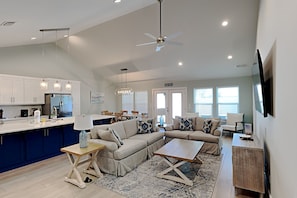 House, Multiple Beds, Patio, Pool View | Living area