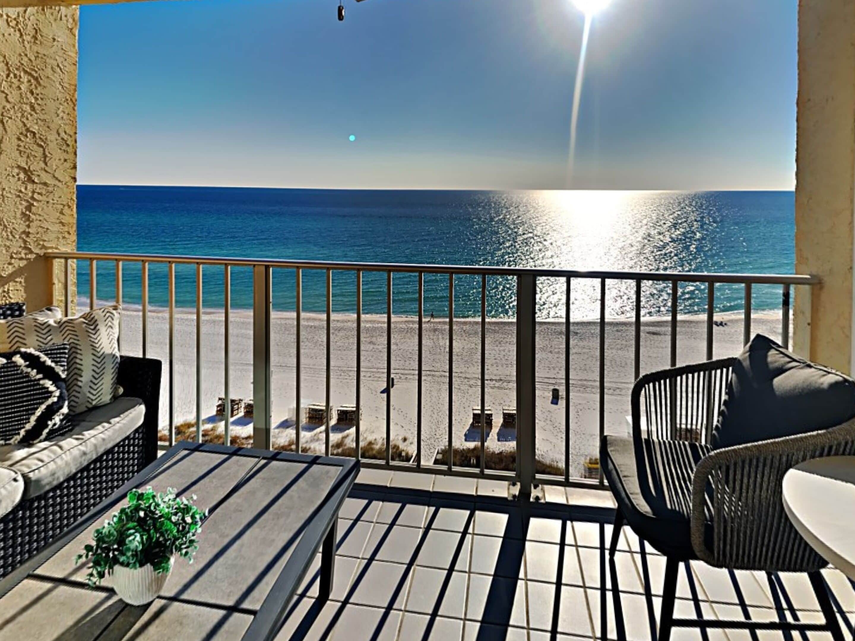 Apartamento, varias camas, balcón, vistas al mar | Jardines del alojamiento