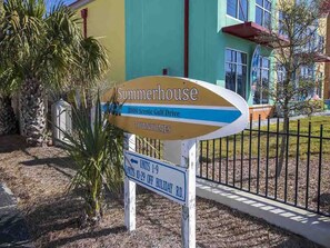 Property grounds - Summerhouse 3 by Southern Vacation Rentals (Miramar Beach)
