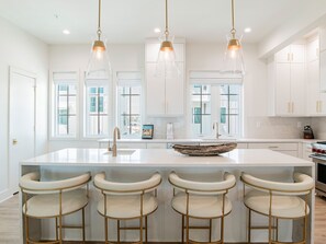 Casa, varias camas, balcón, vista al océano | Cocina privada | Refrigerador, microondas, horno y parrilla de estufa 