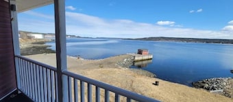 Baycation home with Hottub