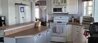 Baycation home with Hottub