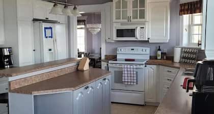 Baycation home with Hottub
