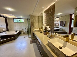 Jetted tub, hair dryer, bidet, towels