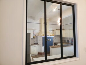 Oven, stovetop, dishwasher, coffee/tea maker