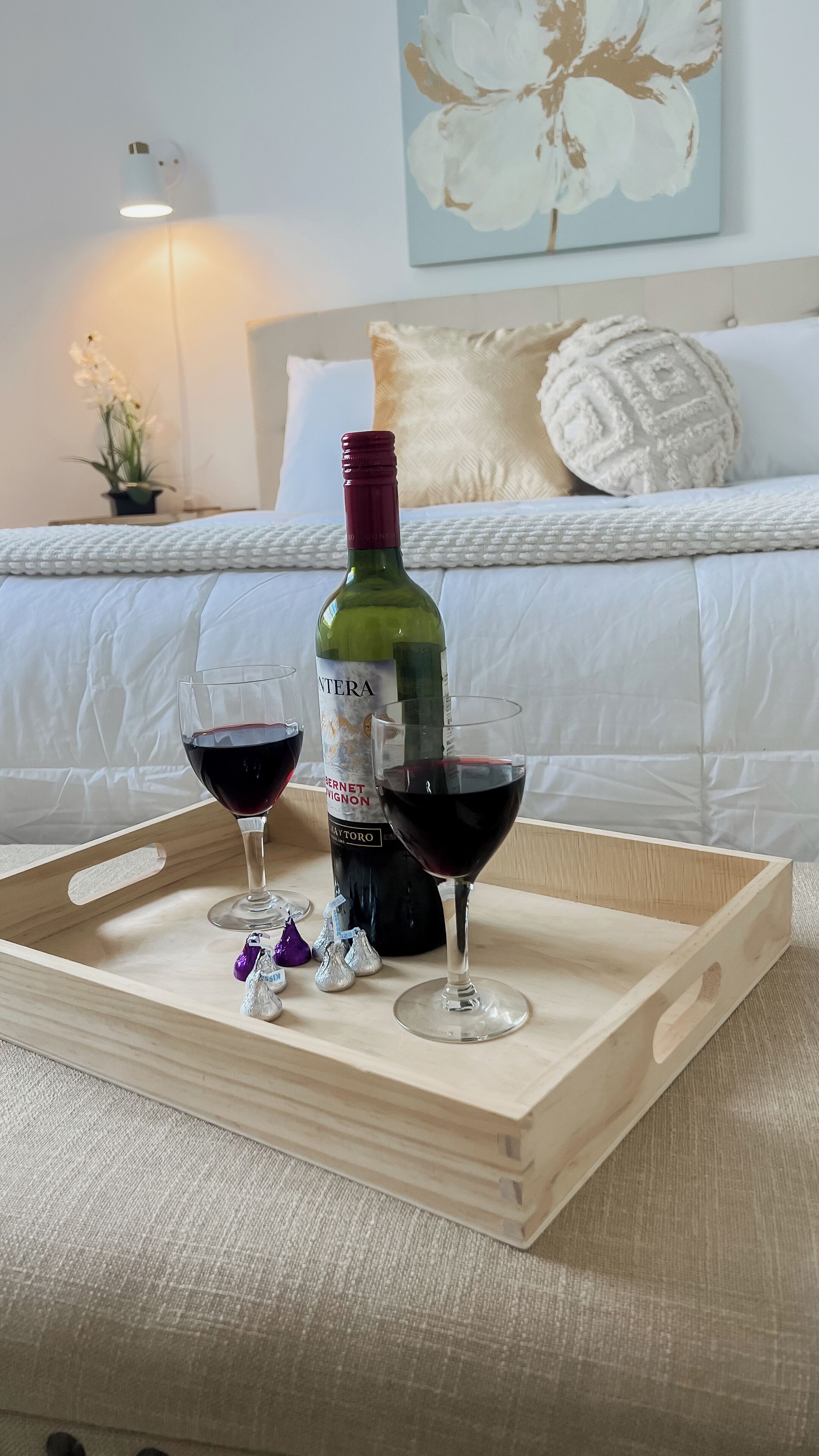 1 quarto, escrivaninha, ferros/tábuas de passar roupa, acesso à internet