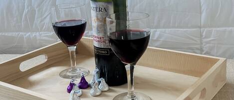 1 quarto, escrivaninha, ferros/tábuas de passar roupa, acesso à internet