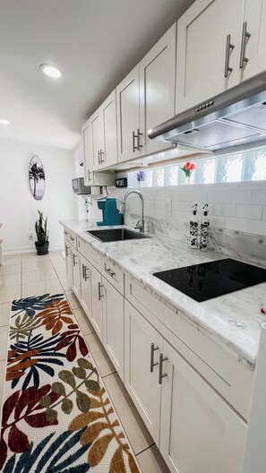 Fridge, microwave, stovetop, coffee/tea maker