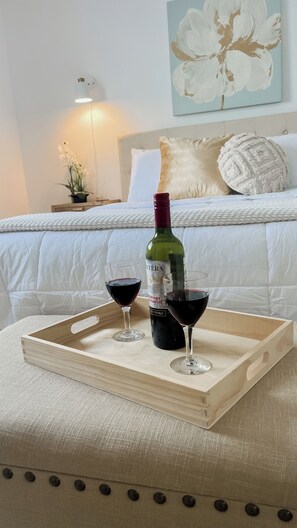 1 habitación, escritorio, tabla de planchar con plancha y internet