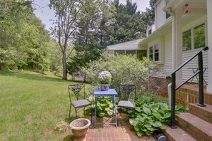 Outdoor dining - Rural and Spacious Virginia Home on ~ 2 Acres! (Orange)