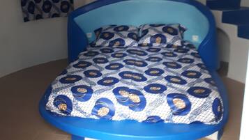 5 bedrooms, WiFi, bed sheets