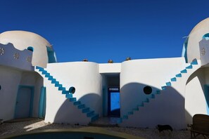 Exterior - Eco-friendly guest house with 4 suites and double pool, 2 steps from the beach (DéniGuèdj Nord)
