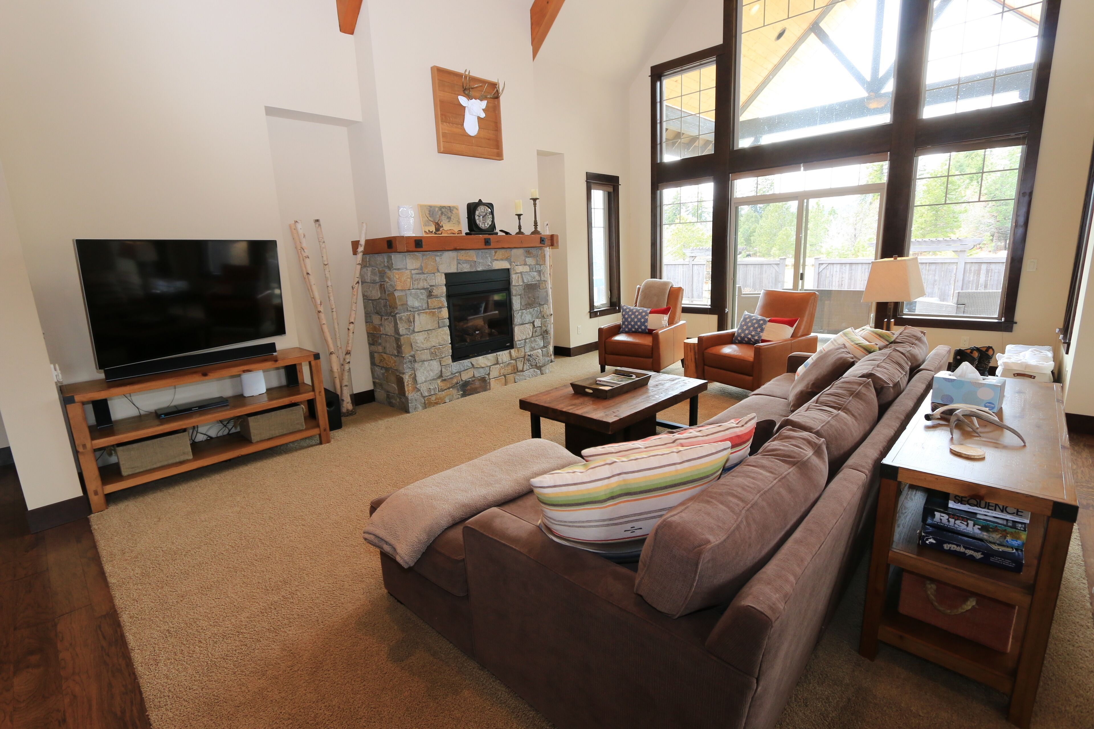 Mt Views, Hot Tub, Game Room, EV Charger, Close to Lodge