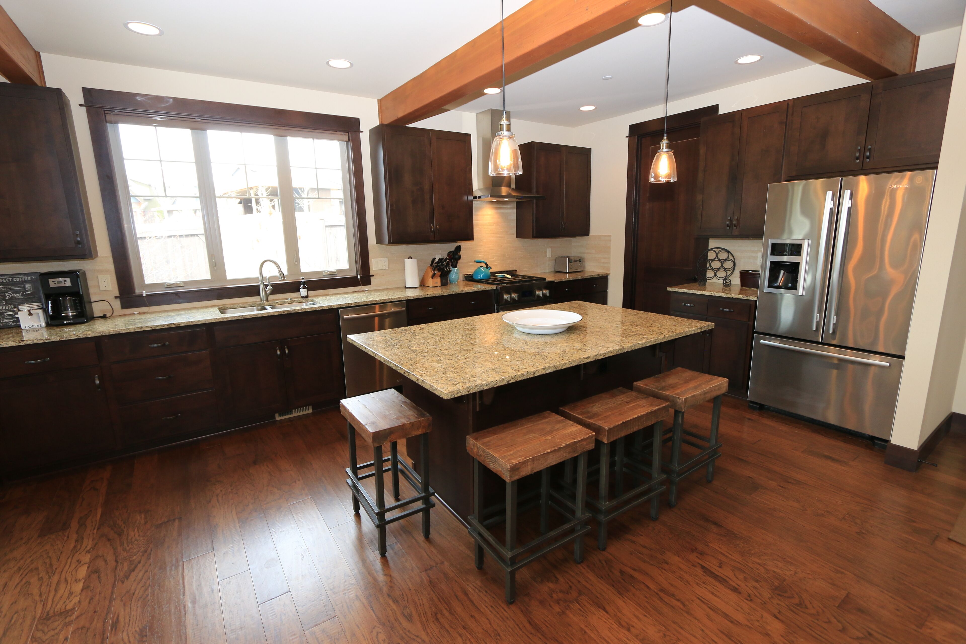 Mt Views, Hot Tub, Game Room, EV Charger, Close to Lodge