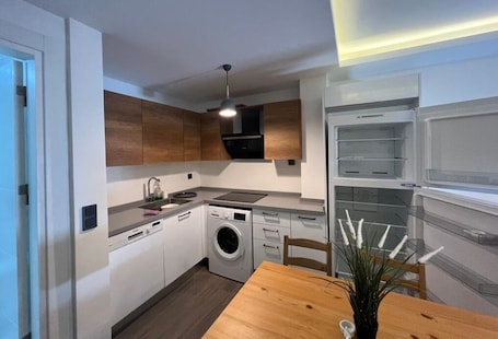 MONICA SUIT | Private kitchen | Highchair