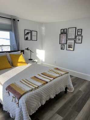3 bedrooms, iron/ironing board, free WiFi, bed sheets - Remodeled Townhouse close to Boston (Watertown)