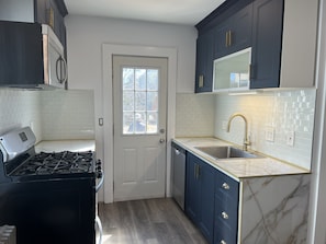 Private kitchen - Remodeled Townhouse close to Boston (Watertown)