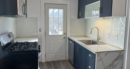 Remodeled Townhouse close to Boston