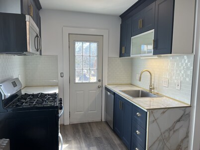 Remodeled Townhouse close to Boston