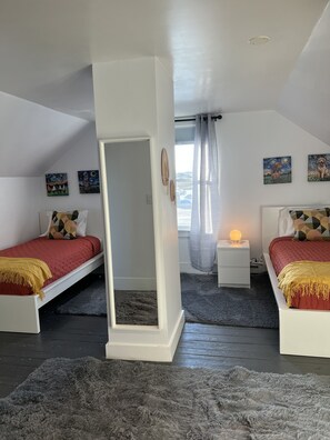 3 chambres, fer et planche à repasser, Wi-Fi gratuit, draps fournis