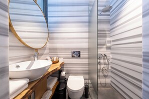 Free toiletries, hair dryer, bathrobes, slippers - Balo Suite Hotel (Istanbul)