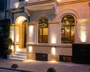 Front of property - Balo Suite Hotel (Istanbul)