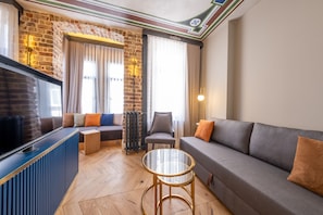 Superior Room | Living area | Flat-screen TV - Balo Suite Hotel (Istanbul)