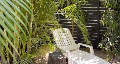 SALT 4 - Modern 1 bedroom and garden in Guiones