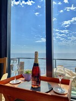 Premium bedding, down comforters, minibar, individually decorated