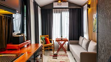 Premium Room | Premium bedding, down comforters, minibar, individually decorated