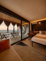 Ropa de cama de alta calidad, cubrecamas y minibar 
