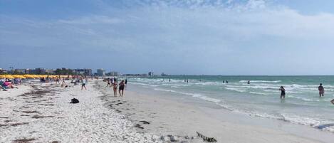 Solsenger og strandhåndklær